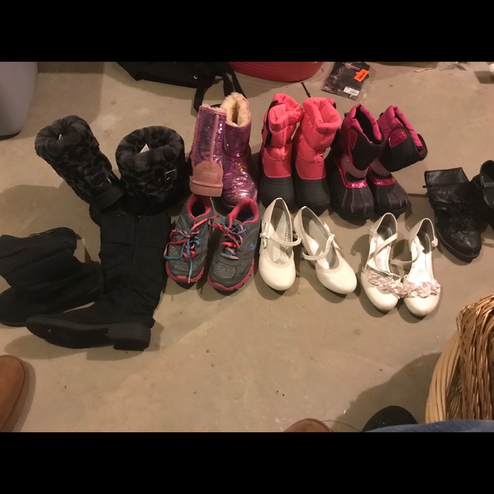 Girls size 2 & 2.5 in pic